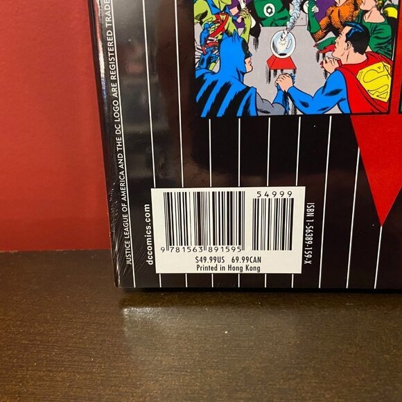 Set of 2 Collector's DC Comics Hardcover Justice League Books - Brand new! - Picture 3 of 4
